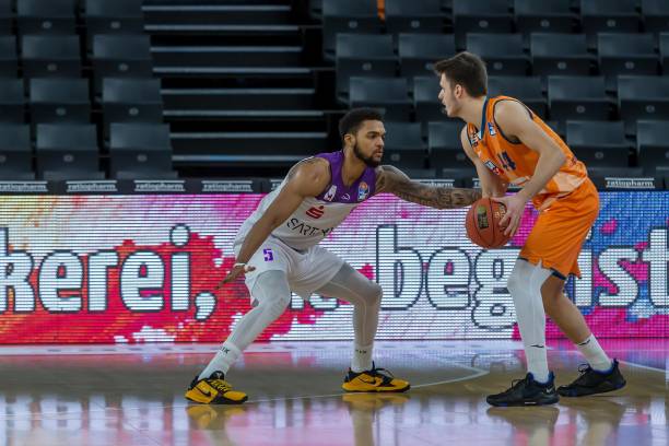 他并没有因 他并没有因